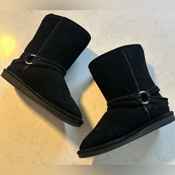 BearPaw Adele Women's Black Suede Winter Boots with Braided Strap & Buckle - Picture 3 of 9